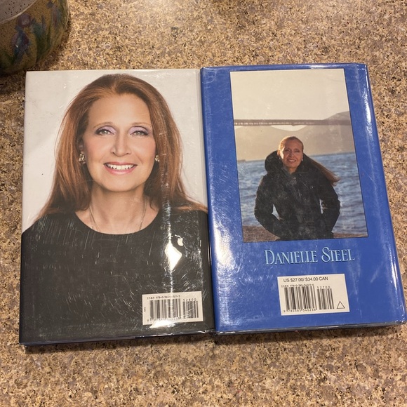 2 Danielle Steel Hardcover Books Forever Friends & Amazing Grace - Picture 9 of 17